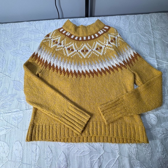 American Eagle Outfitters Sweaters - American Eagle Outfitters Yellow Geometric Sweater